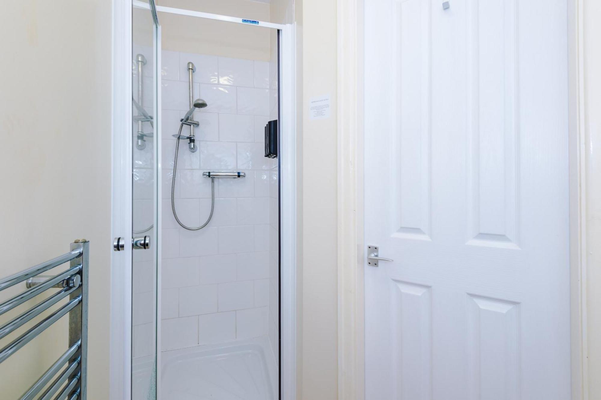 Pebbles Guest House ブラックプール エクステリア 写真